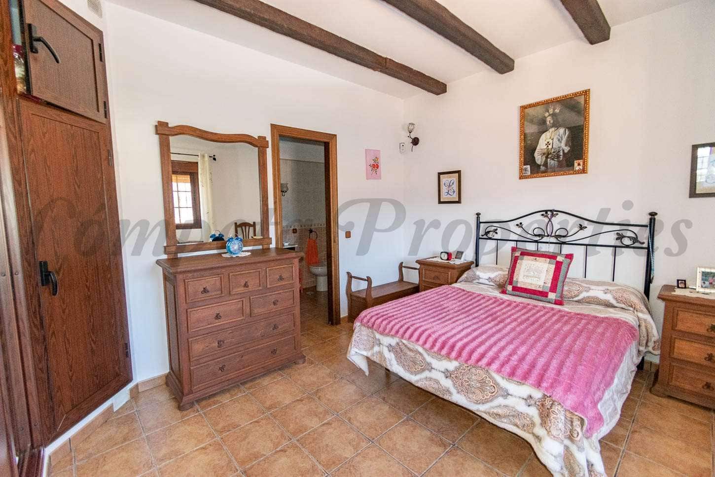 4 chambre Finca/Maison de Campagne à vendre à Archez avec piscine garage - 480 000 € (Ref: 10076069)