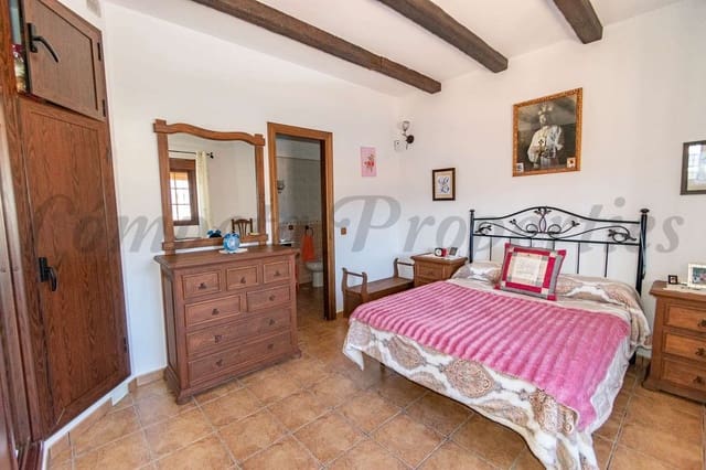 4 chambre Finca/Maison de Campagne à vendre à Archez avec piscine garage - 480 000 € (Ref: 10076069)