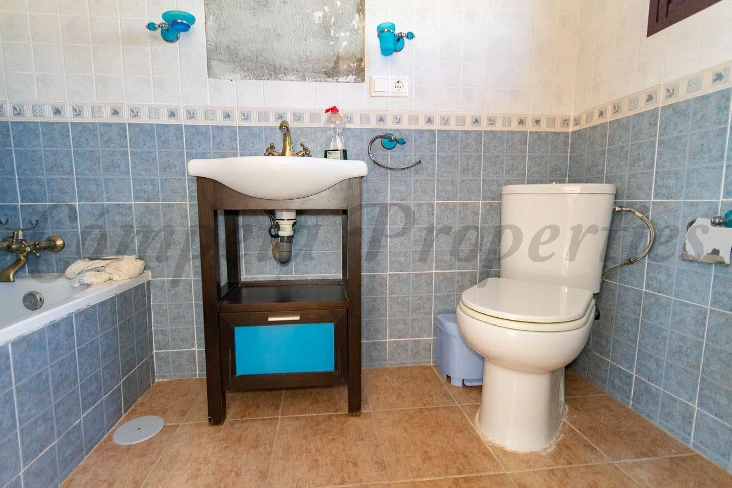 4 chambre Finca/Maison de Campagne à vendre à Archez avec piscine garage - 480 000 € (Ref: 10076069)