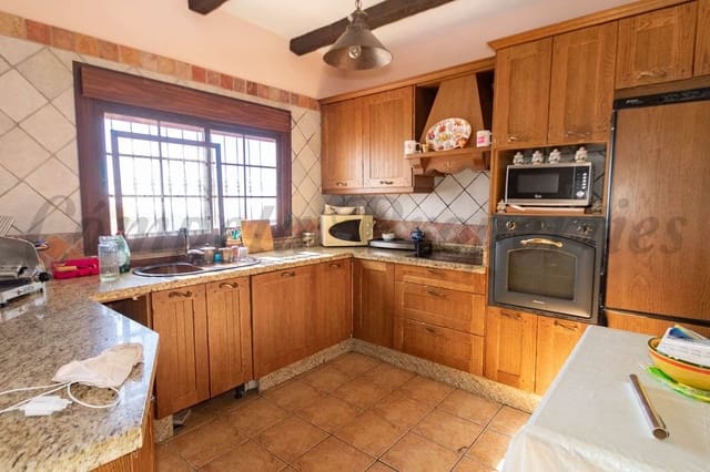 4 chambre Finca/Maison de Campagne à vendre à Archez avec piscine garage - 480 000 € (Ref: 10076069)