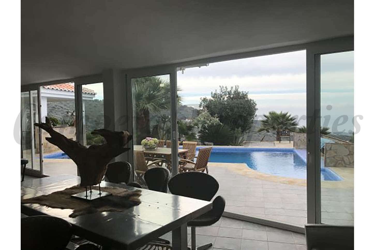 Finca/Casa Rural de 4 habitaciones en Sayalonga en venta con piscina garaje - 1.350.000 € (Ref: 10076075)