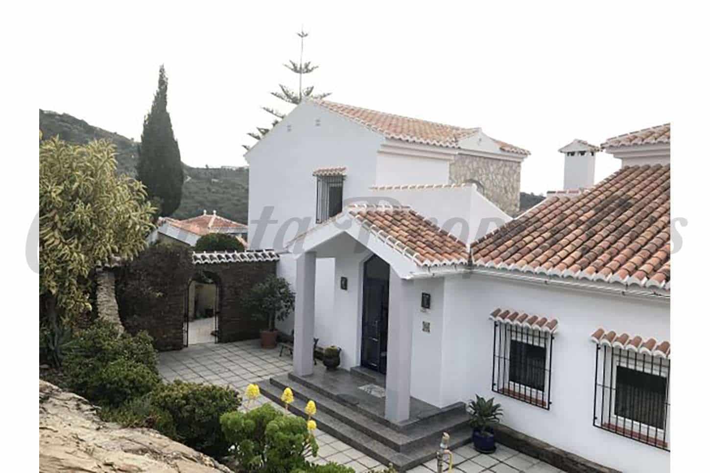 Finca/Casa Rural de 4 habitaciones en Sayalonga en venta con piscina garaje - 1.350.000 € (Ref: 10076075)