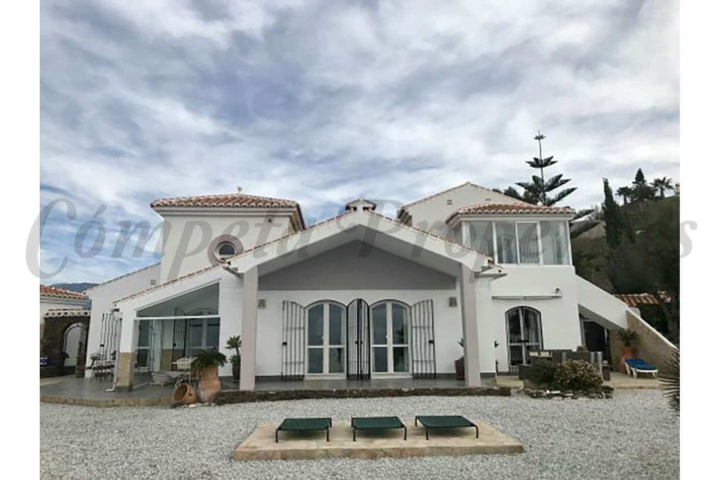 Finca/Casa Rural de 4 habitaciones en Sayalonga en venta con piscina garaje - 1.350.000 € (Ref: 10076075)