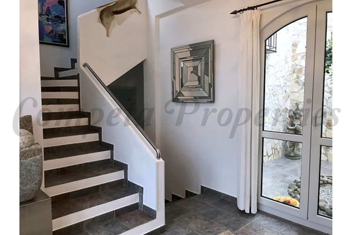 Finca/Casa Rural de 4 habitaciones en Sayalonga en venta con piscina garaje - 1.350.000 € (Ref: 10076075)