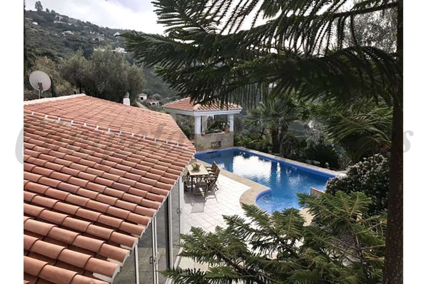Finca/Casa Rural de 4 habitaciones en Sayalonga en venta con piscina garaje - 1.350.000 € (Ref: 10076075)