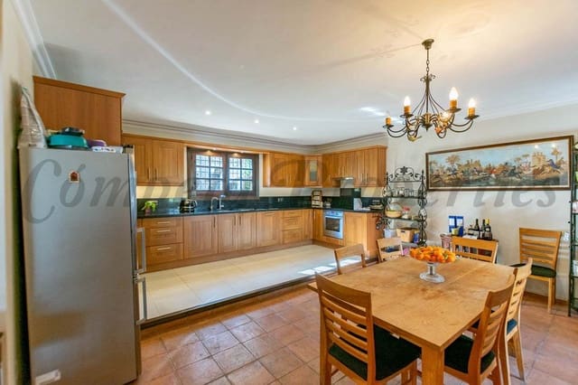7 chambre Finca/Maison de Campagne à vendre à Torrox Pueblo, Torrox avec piscine - 880 000 € (Ref: 10076078)