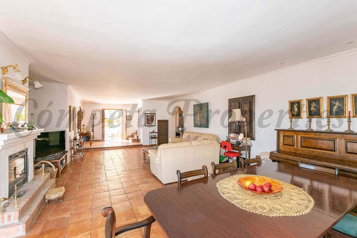 7 chambre Finca/Maison de Campagne à vendre à Torrox avec piscine - 880 000 € (Ref: 10076078)