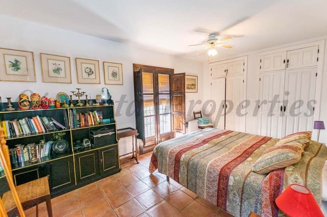 7 chambre Finca/Maison de Campagne à vendre à Torrox Pueblo, Torrox avec piscine - 880 000 € (Ref: 10076078)