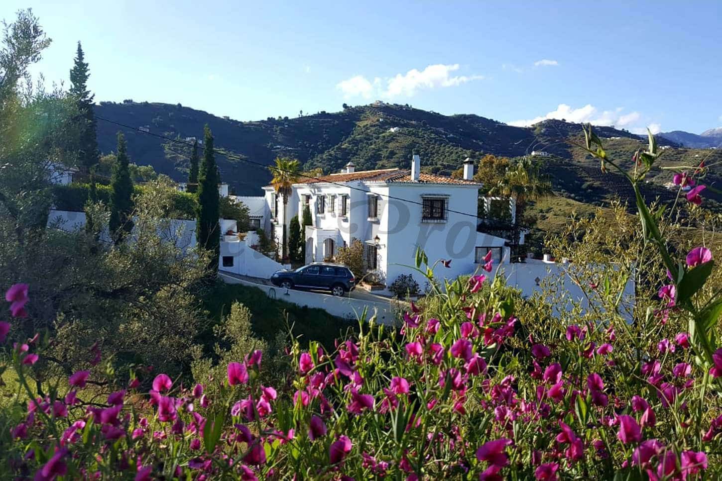 7 chambre Finca/Maison de Campagne à vendre à Torrox avec piscine - 880 000 € (Ref: 10076078)