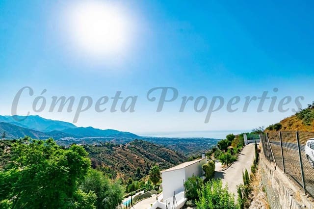 Grunde uden byggetilladelser til salg i Torrox Pueblo, Torrox - € 159.000 (Ref: 10076084)
