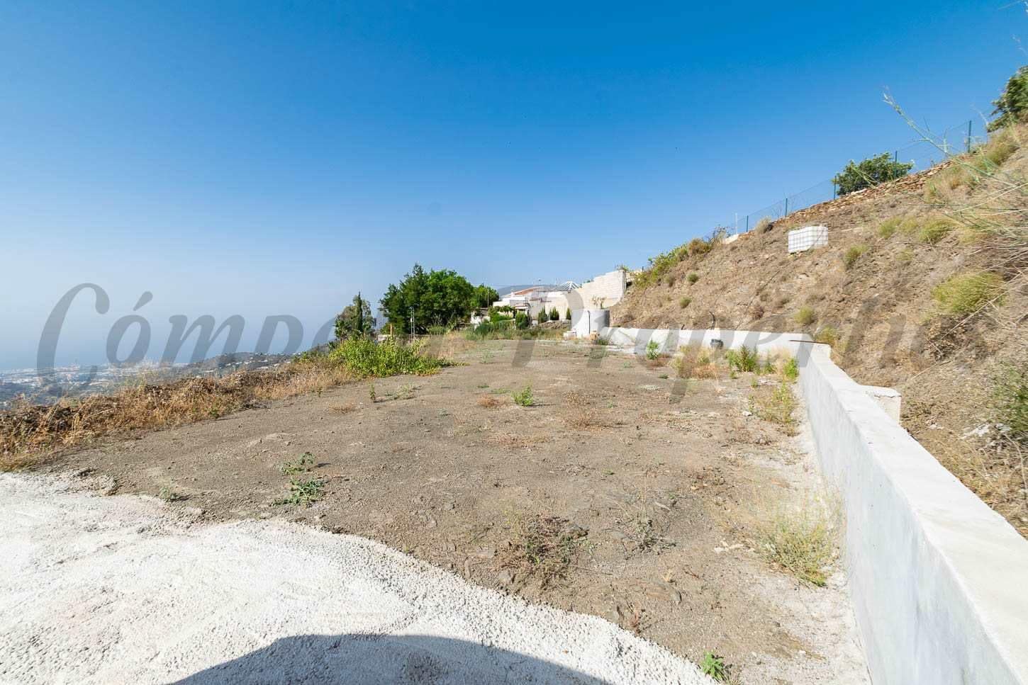 Grunde uden byggetilladelser til salg i Torrox - € 88.000 (Ref: 10076103)
