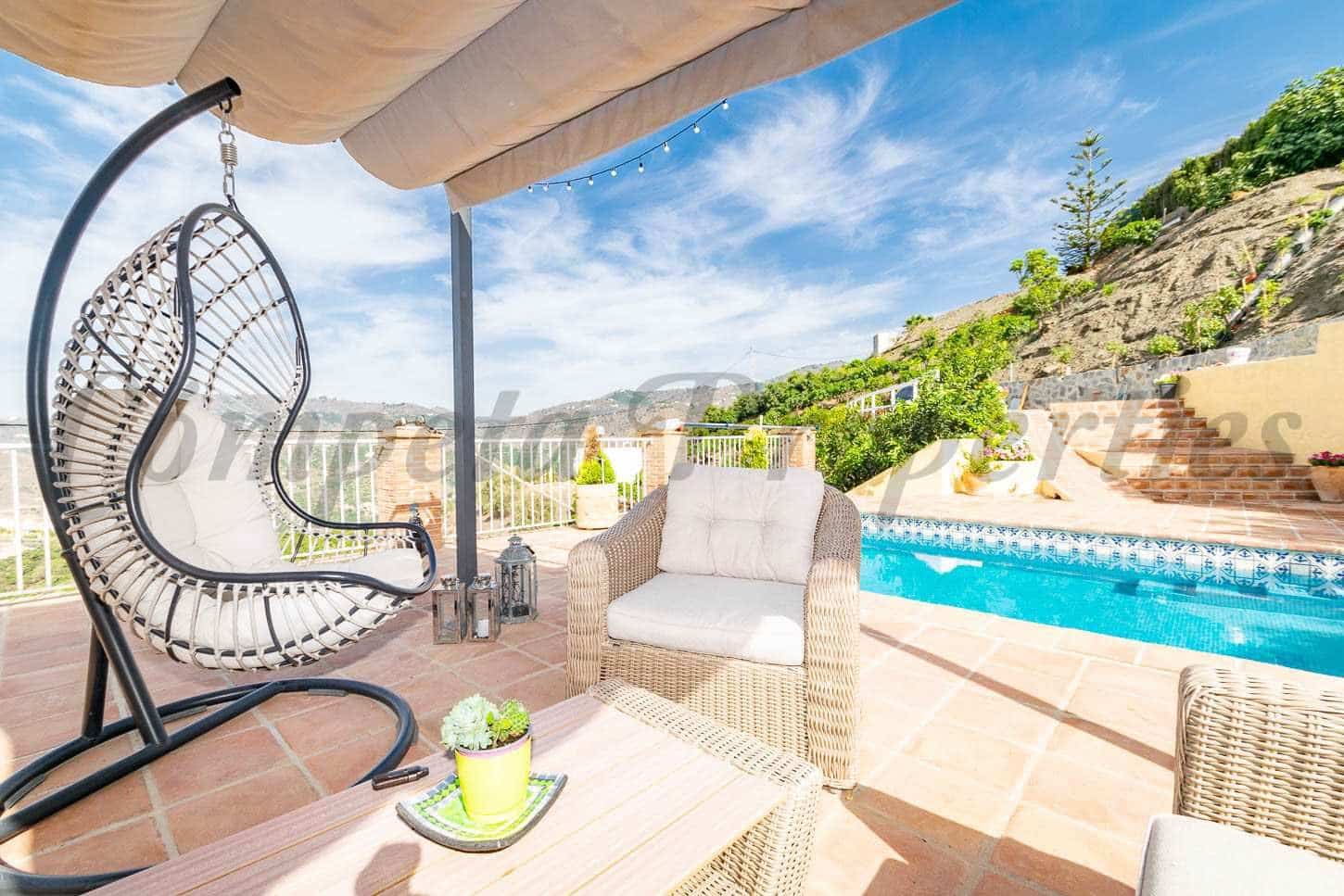 4 camera da letto Finca/Casa di Campagna in vendita in Torrox con piscina garage - 425.000 € (Rif: 10076112)