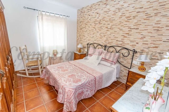 2 sypialnia Finka/Dom wiejski na sprzedaż w Torrox Pueblo, Torrox z basenem garażem - 450 000 € (Ref: 10076113)
