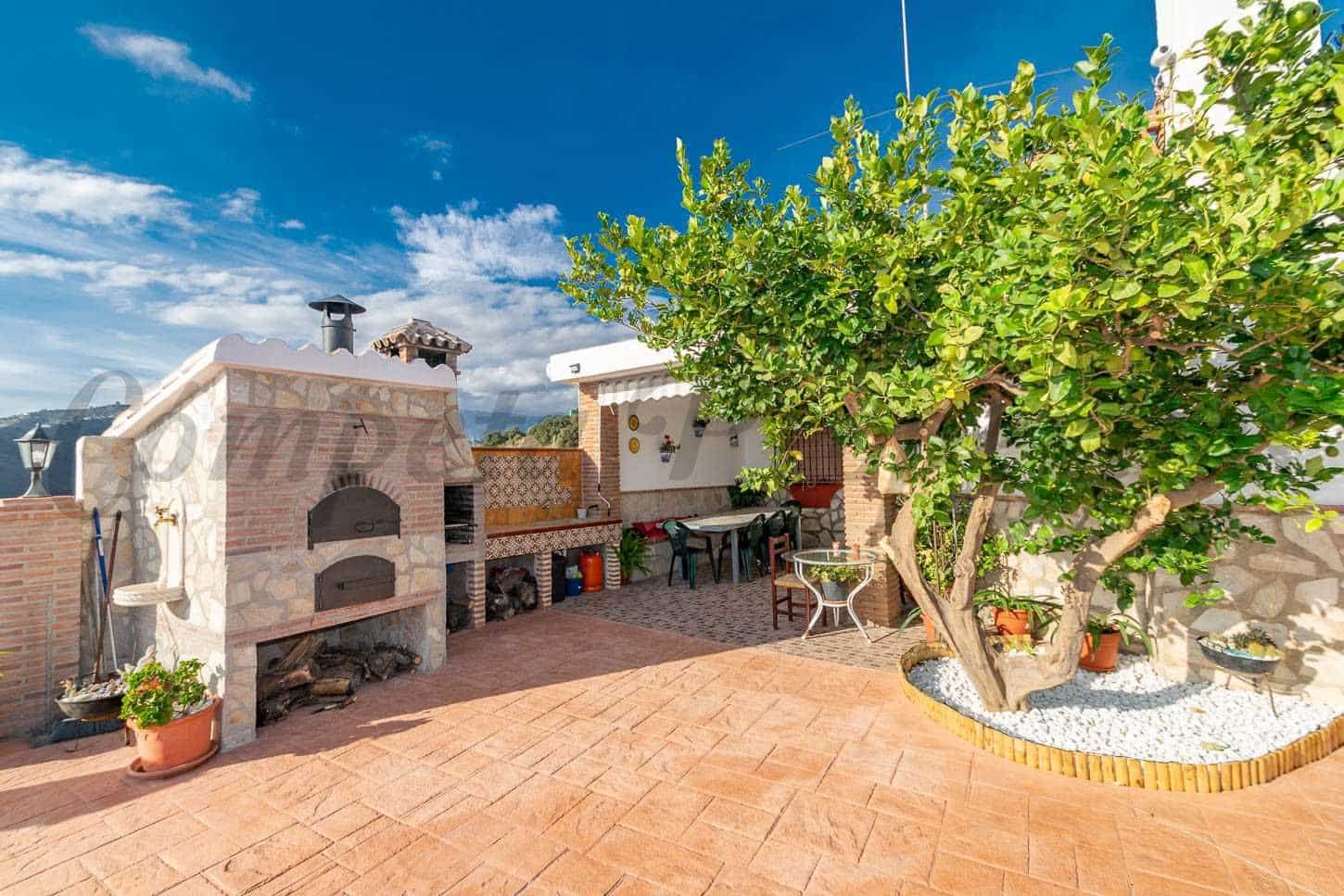 2 sypialnia Finka/Dom wiejski na sprzedaż w Torrox z basenem garażem - 450 000 € (Ref: 10076113)