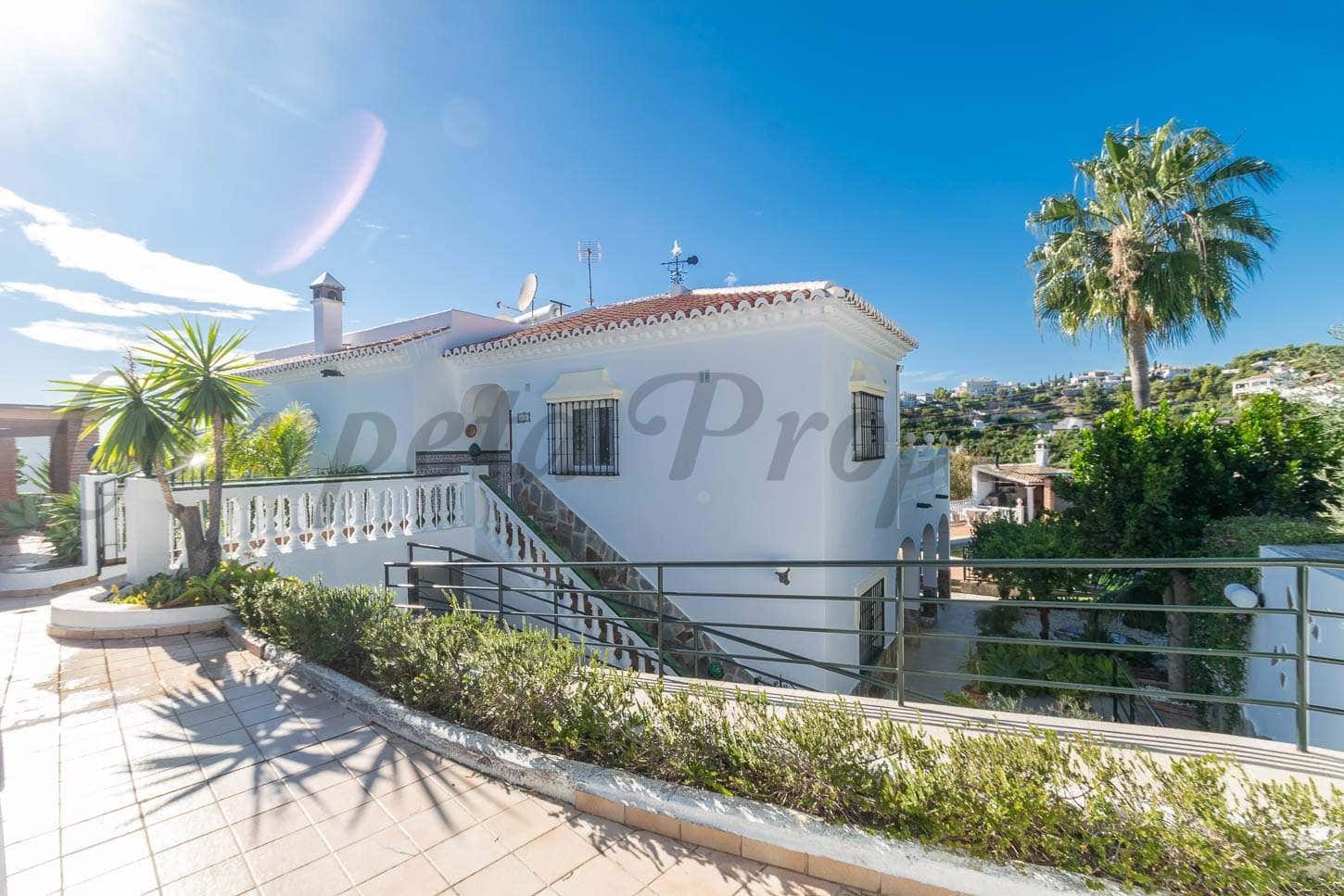 6 soveværelse Finca/Landehus til salg i Frigiliana med swimmingpool garage - € 1.000.000 (Ref: 10076118)