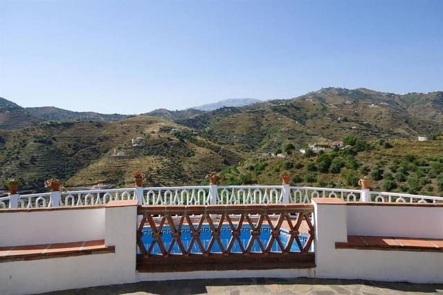 4 bedroom Finca/Country House for sale in Torrox Pueblo, Torrox with pool garage - € 378,000 (Ref: 10076121)