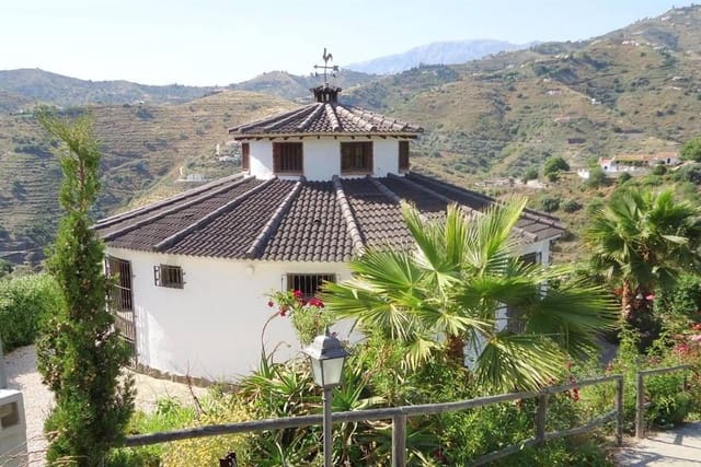 4 bedroom Finca/Country House for sale in Torrox Pueblo, Torrox with pool garage - € 378,000 (Ref: 10076121)
