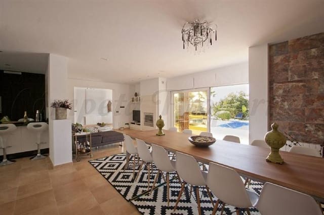   5 soveværelse   ferieFinca/Landehus i Canillas de Albaida med   swimmingpool  garage  - € 3.945 (Ref: 10076130)