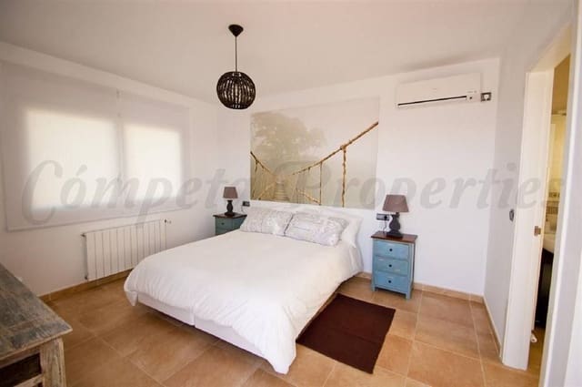   5 soveværelse   ferieFinca/Landehus i Canillas de Albaida med   swimmingpool  garage  - € 3.945 (Ref: 10076130)