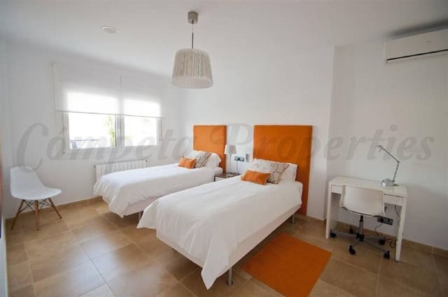   5 soveværelse   ferieFinca/Landehus i Canillas de Albaida med   swimmingpool  garage  - € 3.945 (Ref: 10076130)