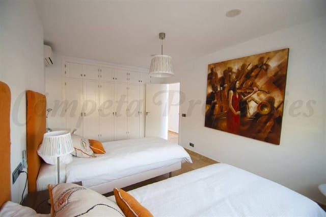   5 soveværelse   ferieFinca/Landehus i Canillas de Albaida med   swimmingpool  garage  - € 3.945 (Ref: 10076130)