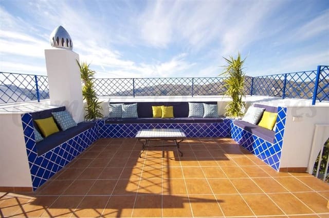   5 soveværelse   ferieFinca/Landehus i Canillas de Albaida med   swimmingpool  garage  - € 3.945 (Ref: 10076130)