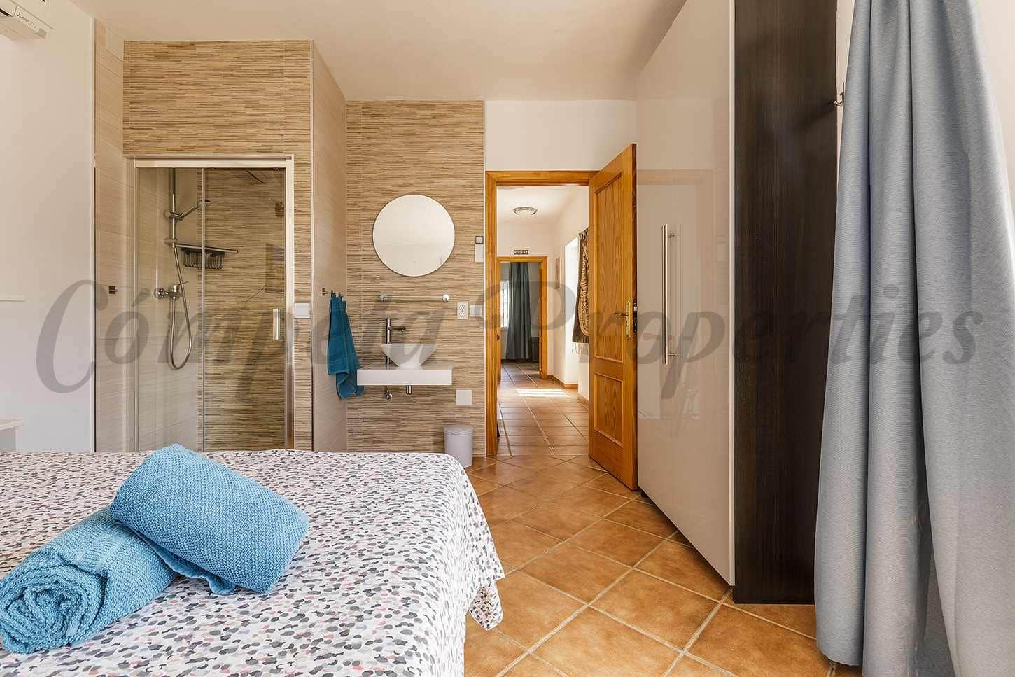 6 Zimmer Finca/Landgut zu verkaufen in Sayalonga mit Pool Garage - 699.000 € (Ref: 10076133)
