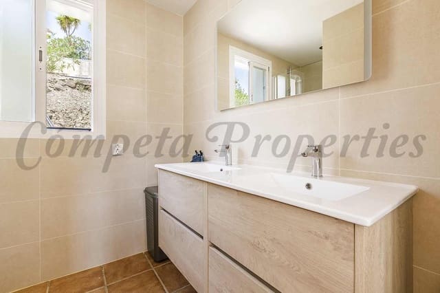 6 Zimmer Finca/Landgut zu verkaufen in Sayalonga mit Pool Garage - 699.000 € (Ref: 10076133)