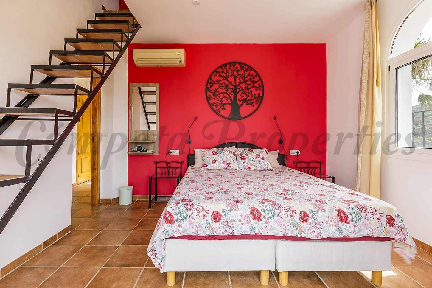 6 Zimmer Finca/Landgut zu verkaufen in Sayalonga mit Pool Garage - 699.000 € (Ref: 10076133)
