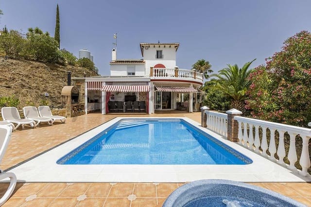 6 Zimmer Finca/Landgut zu verkaufen in Sayalonga mit Pool Garage - 699.000 € (Ref: 10076133)