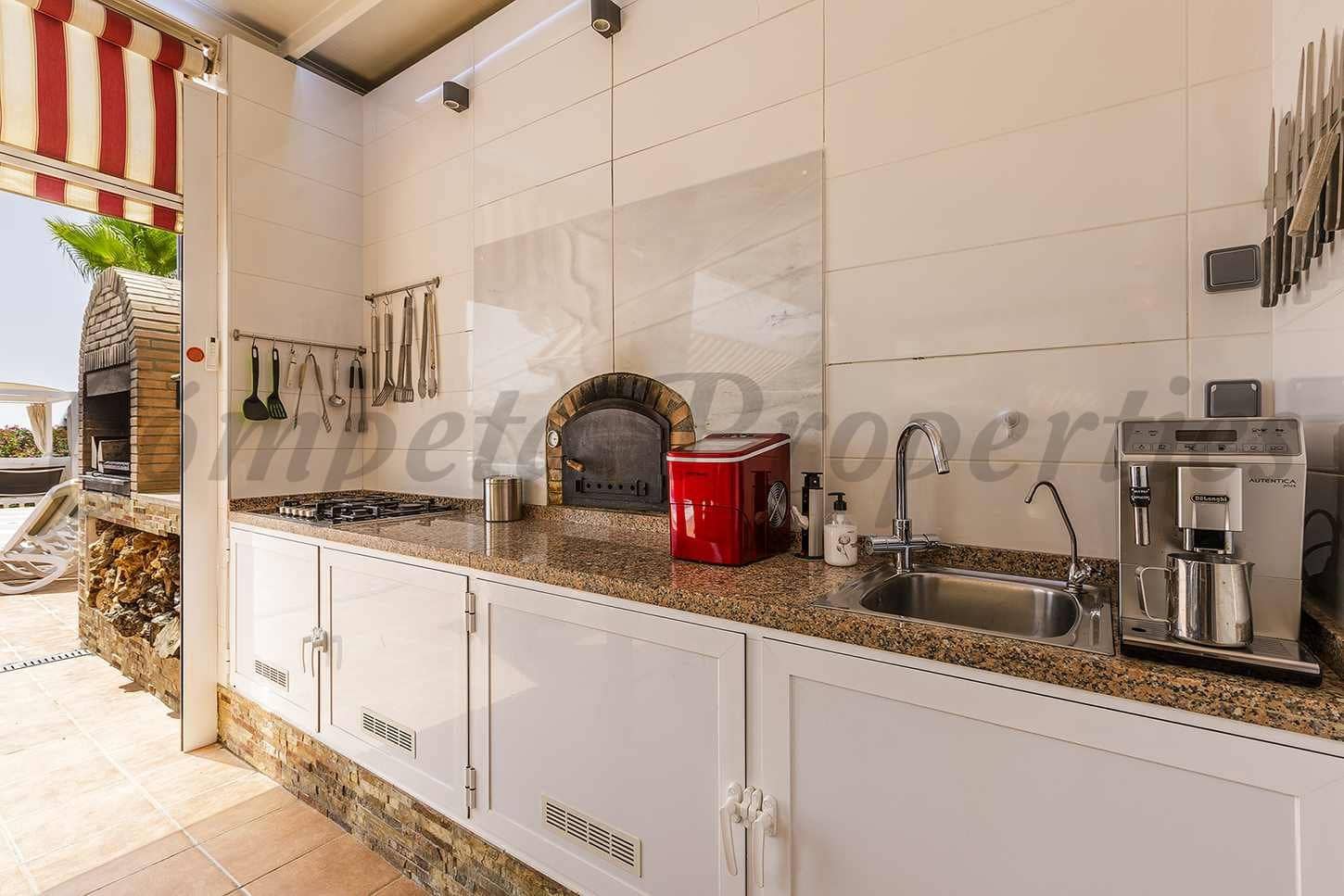 6 Zimmer Finca/Landgut zu verkaufen in Sayalonga mit Pool Garage - 699.000 € (Ref: 10076133)