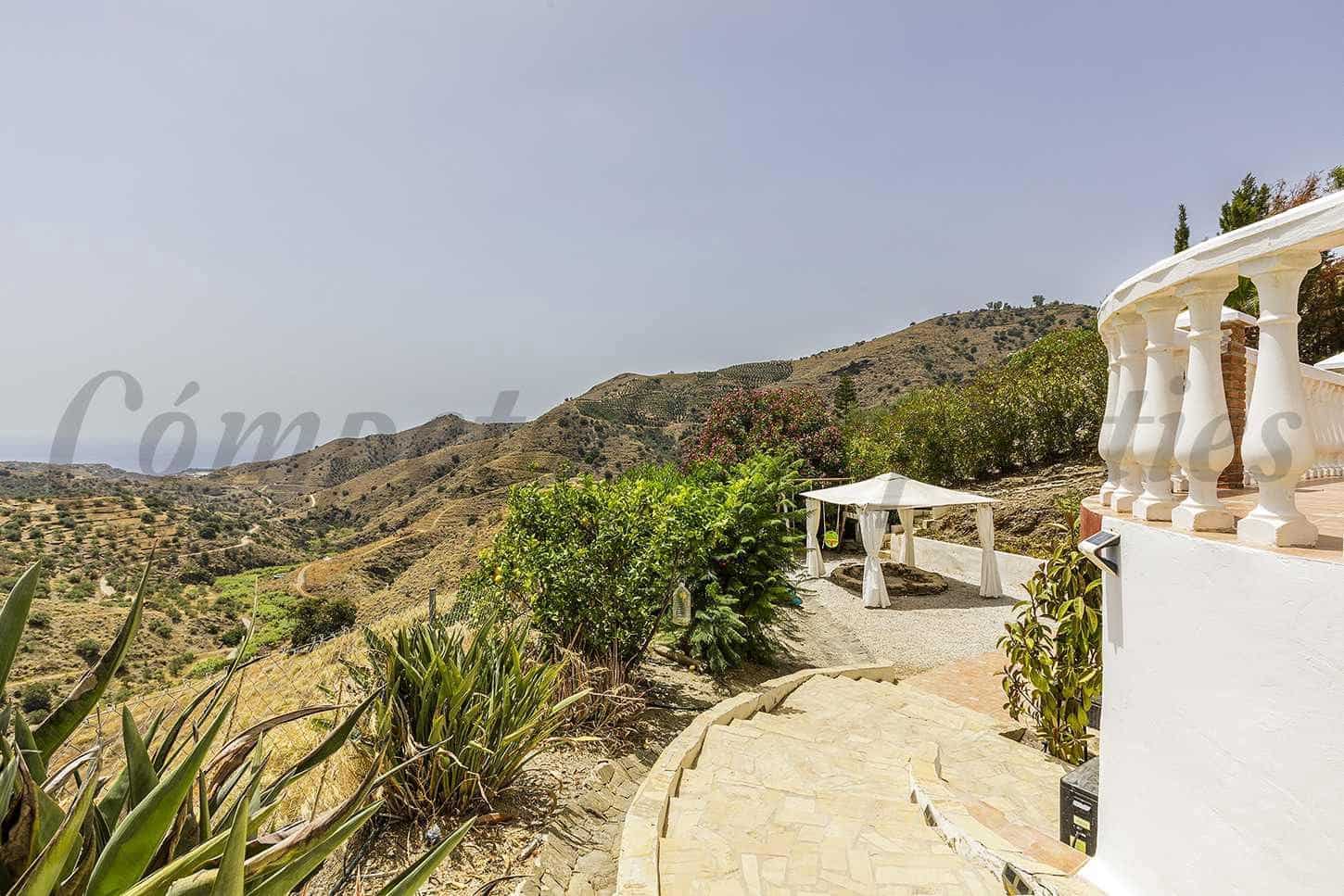 6 Zimmer Finca/Landgut zu verkaufen in Sayalonga mit Pool Garage - 699.000 € (Ref: 10076133)