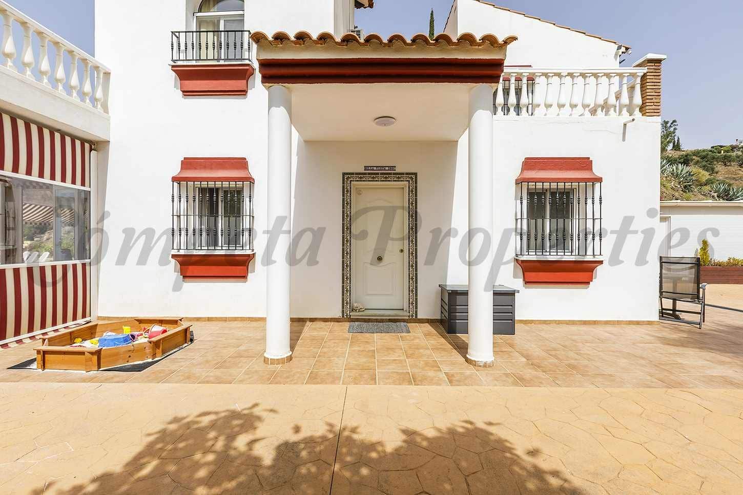 6 Zimmer Finca/Landgut zu verkaufen in Sayalonga mit Pool Garage - 699.000 € (Ref: 10076133)