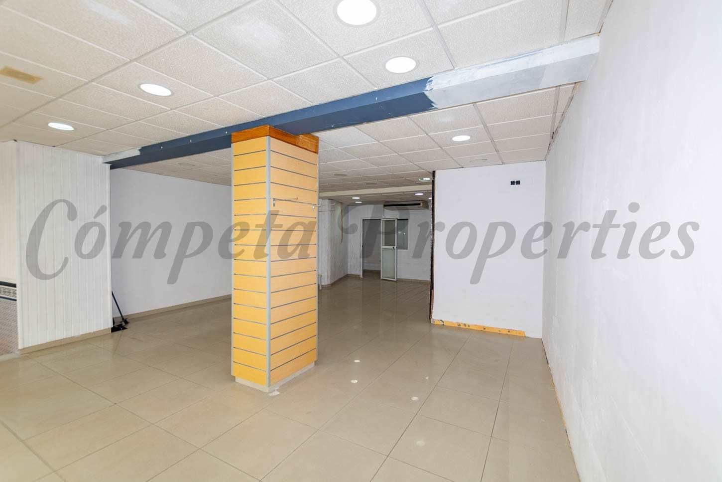 Kommersiell til salgs i Nerja - € 315 000 (Ref: 10076178)