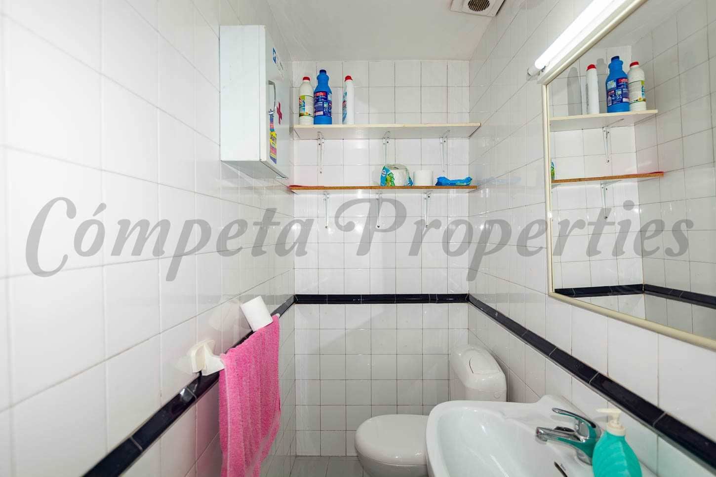 Kommersiell til salgs i Nerja - € 315 000 (Ref: 10076178)