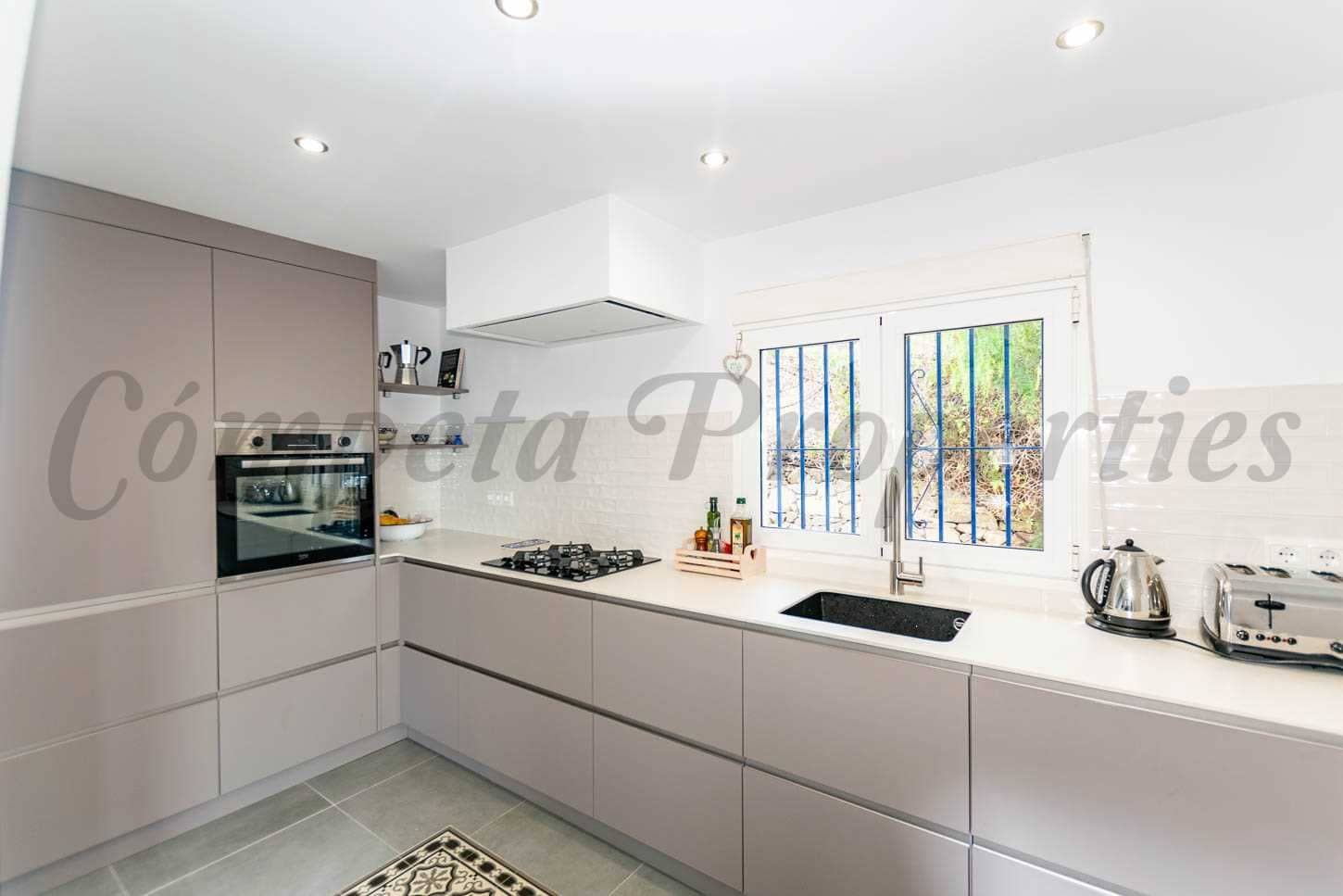 3 sovrum Finca/Hus på landet för semesterbostäder i Archez med pool - 1 900 € (Ref: 10076183)