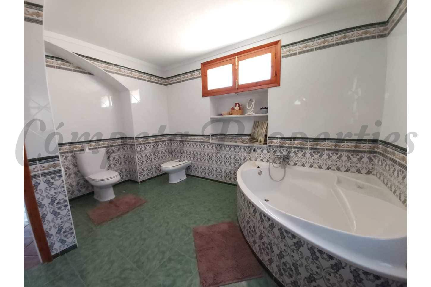 4 Zimmer Finca/Landgut zu verkaufen in Nerja mit Pool Garage - 950.000 € (Ref: 10076188)