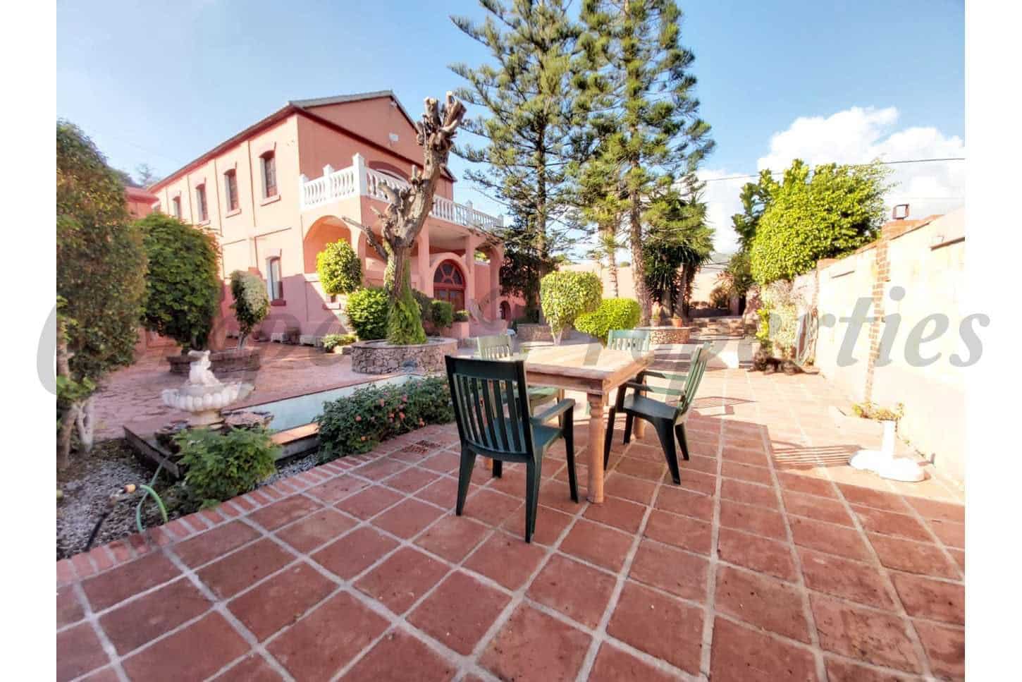 4 Zimmer Finca/Landgut zu verkaufen in Nerja mit Pool Garage - 950.000 € (Ref: 10076188)