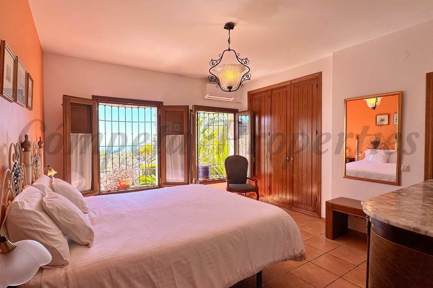 7 chambre Finca/Maison de Campagne à vendre à Frigiliana avec piscine garage - 1 300 000 € (Ref: 10076192)