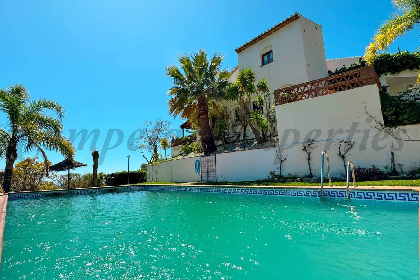 7 chambre Finca/Maison de Campagne à vendre à Frigiliana avec piscine garage - 1 300 000 € (Ref: 10076192)
