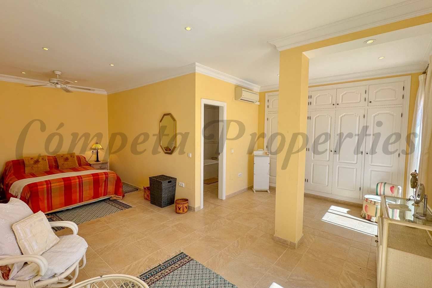 5 bedroom Finca/Country House for sale in Frigiliana with pool garage - € 1,200,000 (Ref: 10076193)