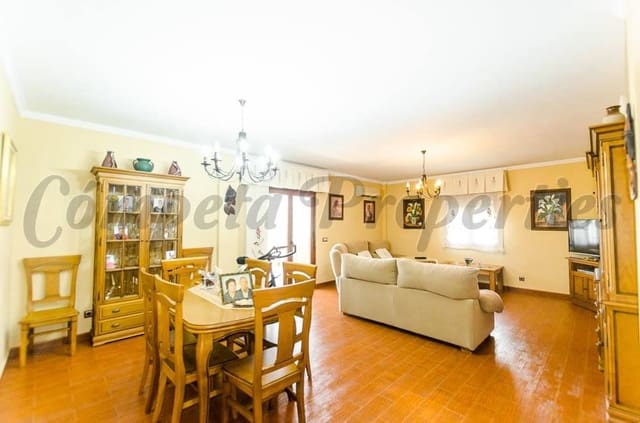 5 sypialnia Finka/Dom wiejski na sprzedaż w Sayalonga z basenem garażem - 577 500 € (Ref: 10076198)