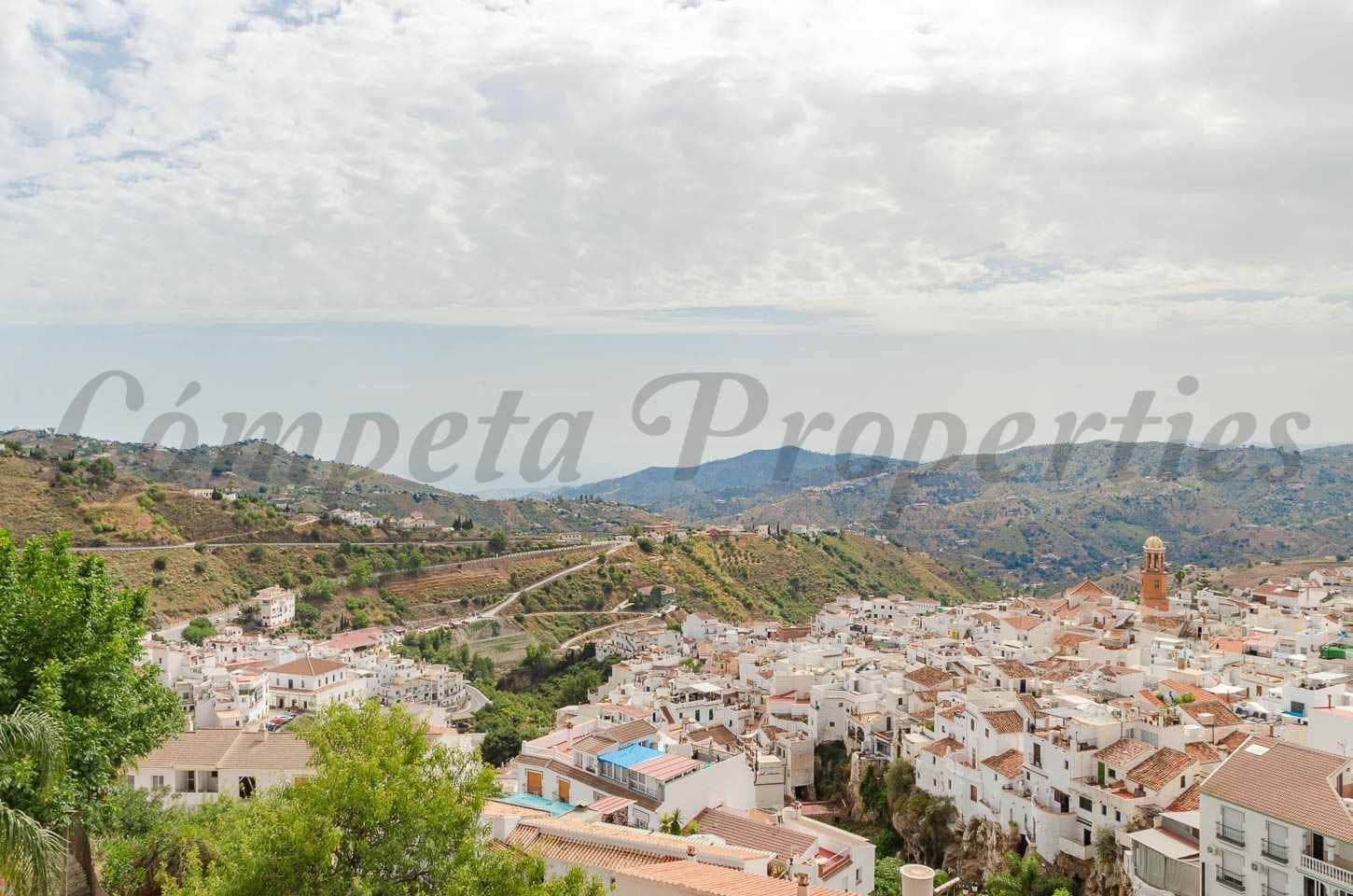 Apartamento de 4 habitaciones en Cómpeta en venta con garaje - 270.000 € (Ref: 10076201)