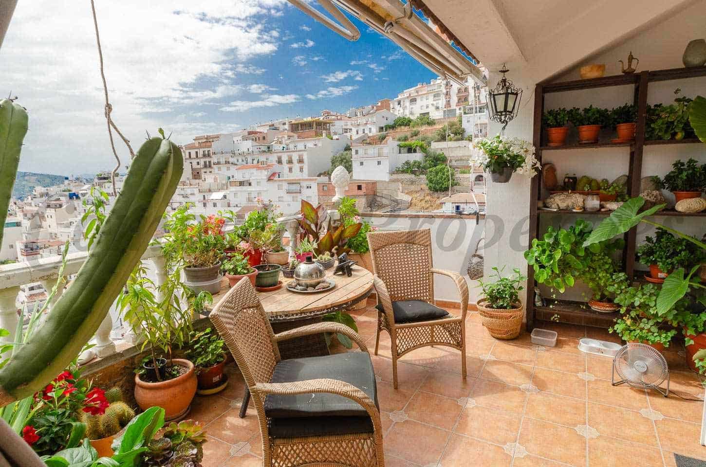Apartamento de 4 habitaciones en Cómpeta en venta con garaje - 270.000 € (Ref: 10076201)