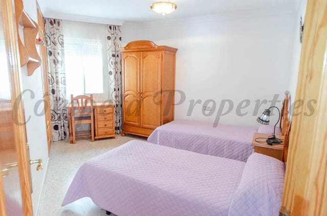 4 bedroom Apartment for sale in Cómpeta - € 179,000 (Ref: 10076208)