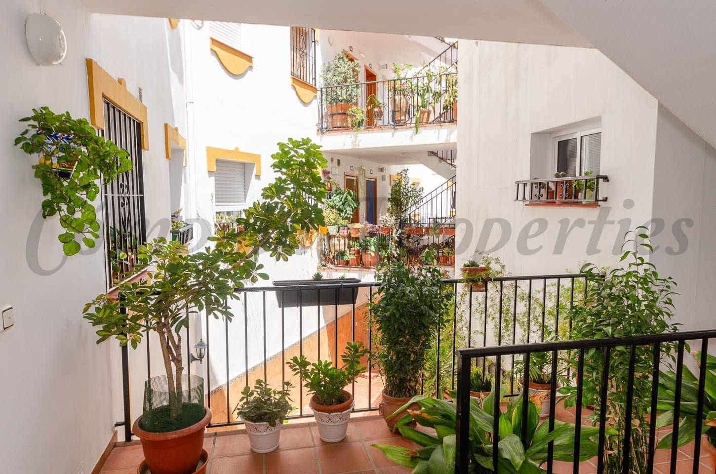 4 bedroom Apartment for sale in Competa - € 179,000 (Ref: 10076208)
