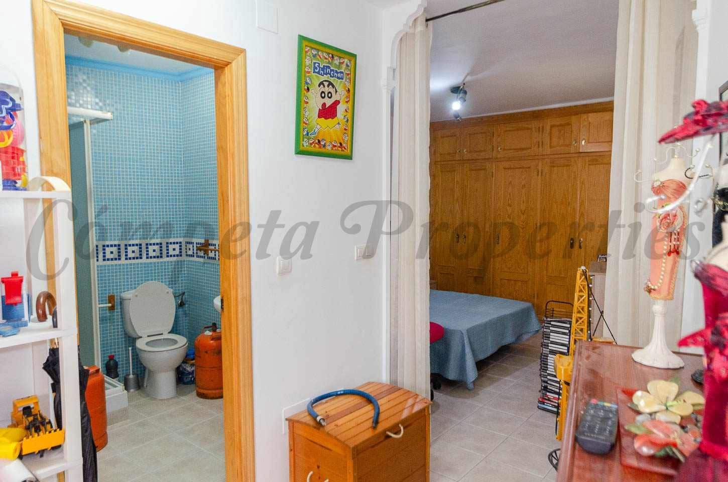 4 bedroom Apartment for sale in Competa - € 179,000 (Ref: 10076208)