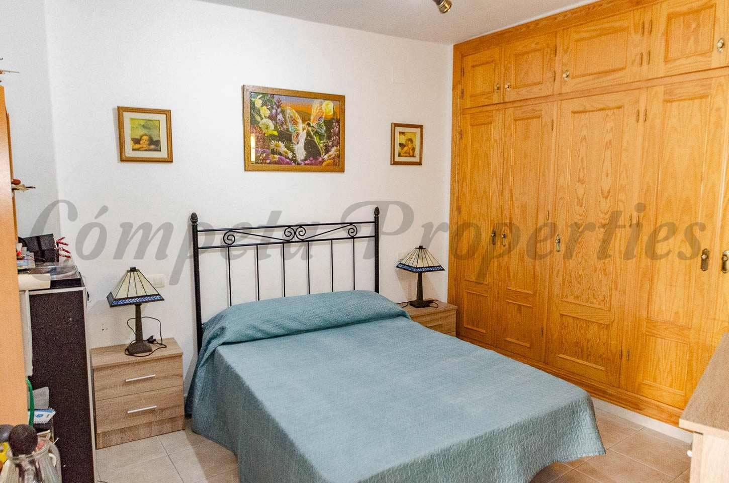 4 bedroom Apartment for sale in Competa - € 179,000 (Ref: 10076208)
