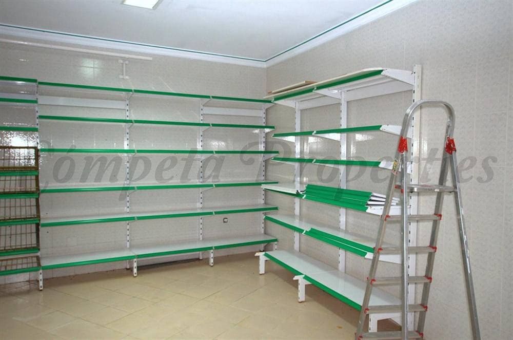 Commerciale in vendita in Competa - 70.000 € (Rif: 10076232)
