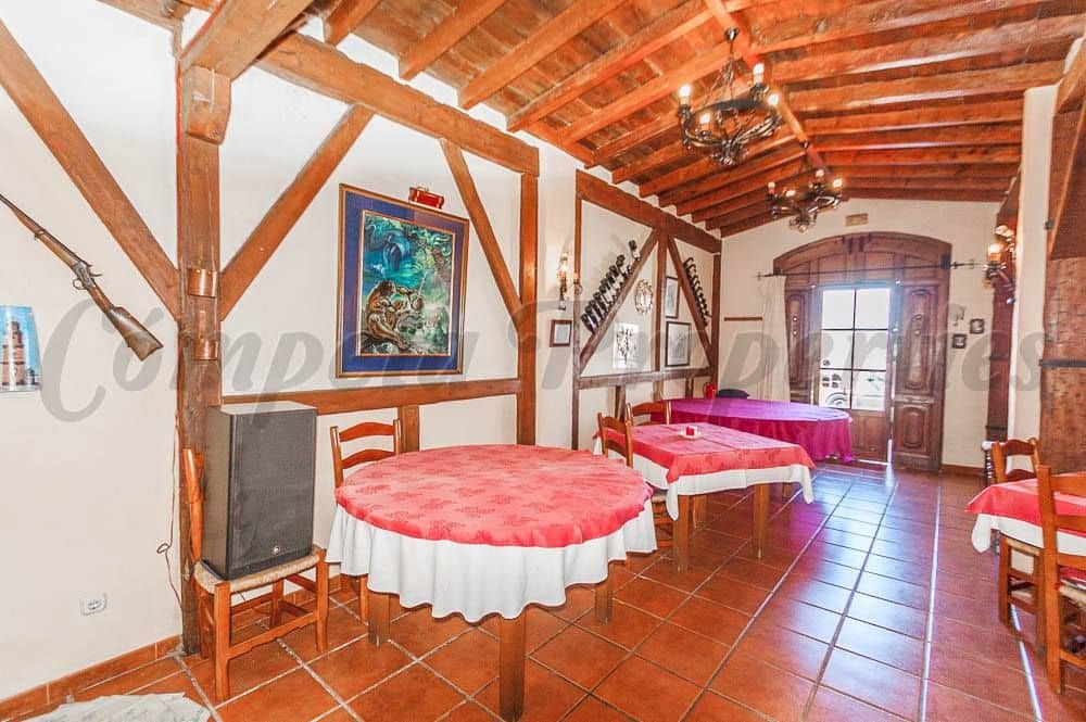 Commerciale in vendita in Competa - 215.000 € (Rif: 10076234)